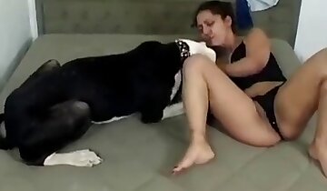 cô gái tóc nâu,động vật quan hệ với phụ nữ