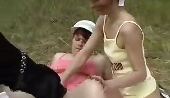 女孩和动物做爱,动物园色情电影